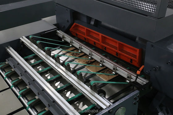 Produire efficacement un carnet d'exercices et un carnet de notes avec une machine de fabrication de couvertures en plastique