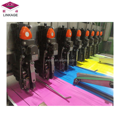 Machine de production automatique de livres d'exercices pour élèves