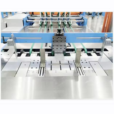 Machine automatique de découpe de cahiers d'exercices scolaires