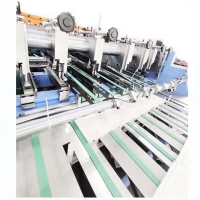 Machine automatique de découpe de cahiers d'exercices scolaires